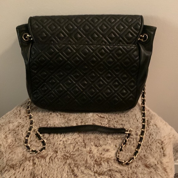Tory Burch butter soft leather delicately loved. Black with magnetic closure. - Picture 5 of 9